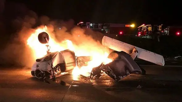 سقوط هواپیما پس از فرود اضطراری در کالیفرنیا+عکس