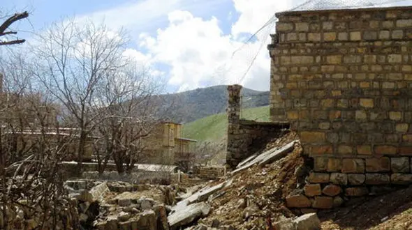 دیوار 4 نفر را زنده زنده دفن کرد ! + آمار کشته و زخمی ها در مهاباد