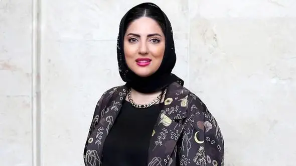 خود ناصرالدین شاه هم فکرش را نمی‌کرد عکسش روی مانتوی بازیگر ایرانی برود!