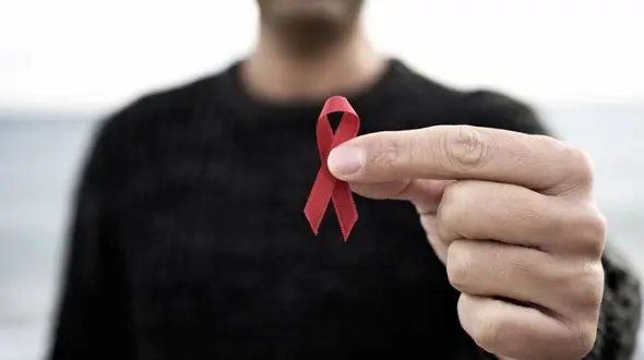 تماس جنسی؛ عامل انتقال 54 درصد موارد ابتلا به ایدز در 1400 / حداقل 60 هزار و 431 مبتلا به HIV در ایران+ فیلم