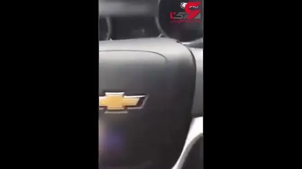 ماجراجویی راننده تانک چینی در خیابان و زیر گرفتن خودروی مردم ! + فیلم/