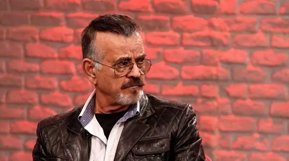 واکنش بازیگر و کارگردان معروف به پخش سریال‌های تکراری از تلویزیون 