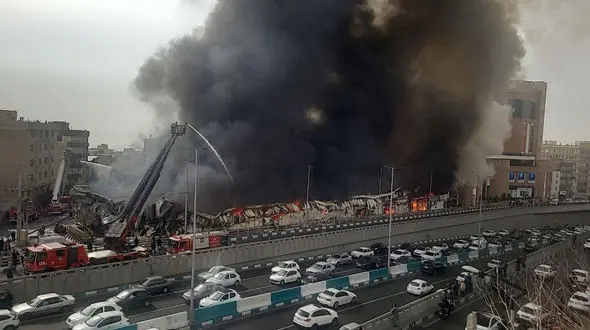 فیلم آتش سوزی آخرالزمانی در تهران  از نمای بالا / علت دود سیاه آسمان جنت آباد