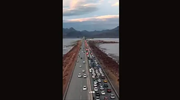 استقبال مسافران از دریاچه ارومیه + فیلم