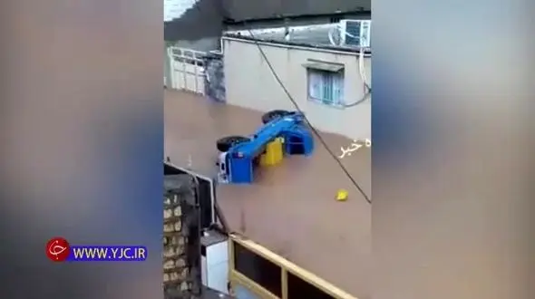 سیل خودروی اداره برق  پلدختر را با خود برد! +فیلم
