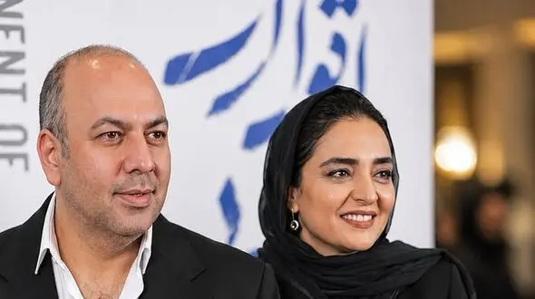 فیلم/ درخشش استایل زوج هنری در یک شب‌نشینی کاملاً هنری/  از تیپ متفاوت نرگس محمدی  تا لباس ساده علی اوجی!