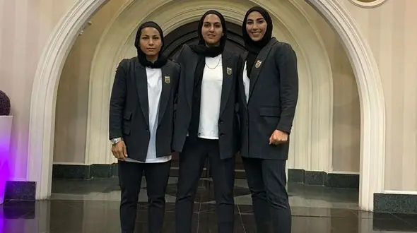عکس/ تیپ رسمی دختران فوتبال ایران با کت و شلوار برای اعزام به انتخابی آسیا