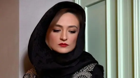 کیک تولد متفاوت گلاره عباسی همراه با باکس گل شیک +عکس/تزئین زیبا با توت فرنگی و شمع