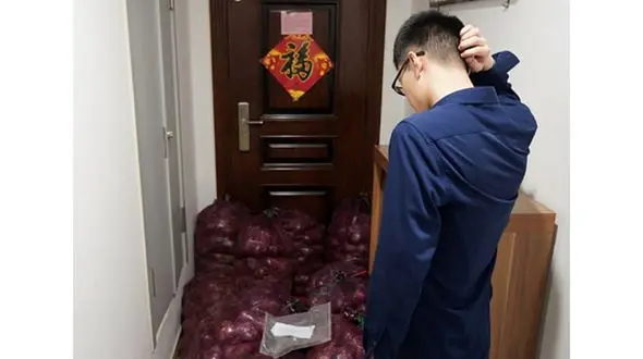 انتقام پیازی یک دختر از معشوقه خائنش + عکس