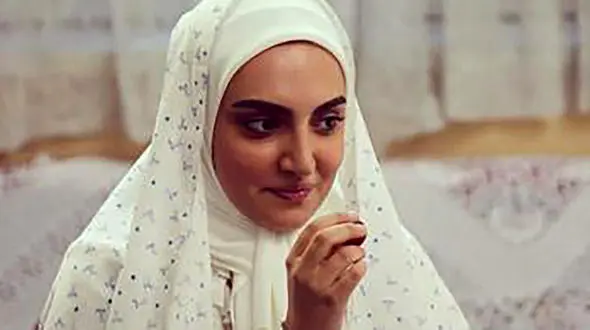 مهاجرت خانم بازیگر به کانادا ! + عکس های نامتعارف کیمیا اکرمی !