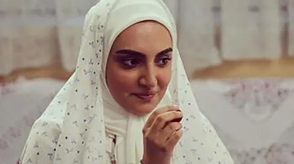 مهاجرت خانم بازیگر به کانادا ! + عکس های نامتعارف کیمیا اکرمی !