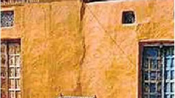 کشف سر روی دیوار خانه + عکس