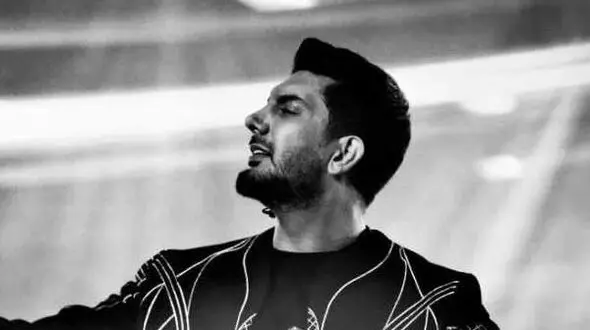 فیلم آواز باشکوه فرزاد فرزین با رقص  مایکل جکسونی /تو یه چیزی داری که دیوونشم کاری کردی بی خیال همه شم