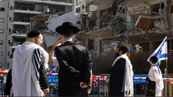 شلیک  ۴۵۰ موشک بالستیک و ۱۰۰ پهپاد به اسرائیل / خسارت سنگین موشک‌های ایرانی به اسرائیل 