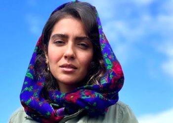 مونا کرمی عروس دوستداشتنی خانواده امیرسلیمانی به همراه پدر و مادرش