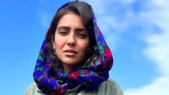 مونا کرمی عروس دوستداشتنی خانواده امیرسلیمانی به همراه پدر و مادرش