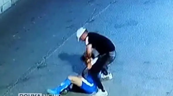 فیلم خفت‌گیری وحشیانه در برابر مجموعه سعیدیه / کودک قربانی سرقت موتور‌سوار شد