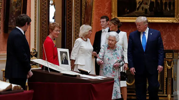 چرا ترامپ در کاخ باکینگهام شرمنده شد؟