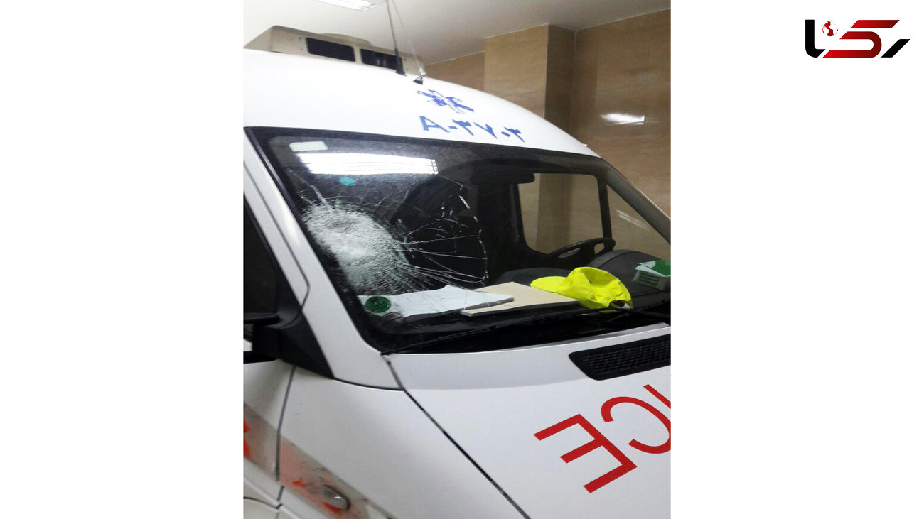 اوباش به آمبولانس جاده ای لنجان حمله کردند + عکس