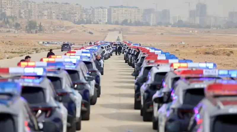  رژه بزرگ پلیس سوریه با حضور ناوگان تازه‌نفس خودروهای جدید و پرواز بالگردها