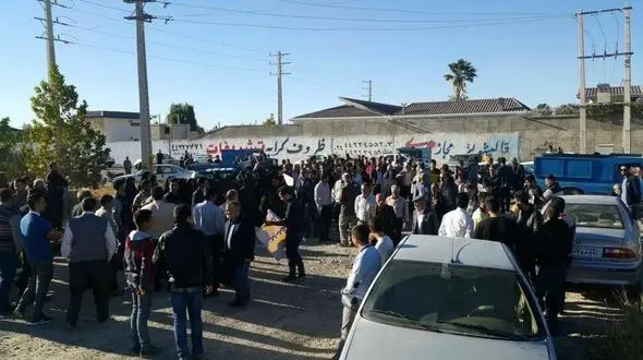 اعتراض تعدادی از کشاورزان ساوجبلاغ به اداره کل منابع طبیعی و جهاد کشاورزی استان البرز +عکس