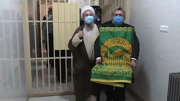 فیلم بخشش قاتل اعدامی در کردستان / او در یک قدمی چوبه دار بود