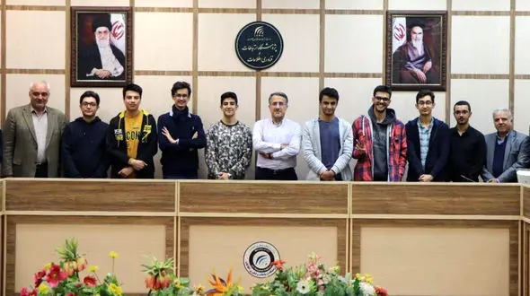 زمینه‌سازی همکاری نخبگان با وزارت ارتباطات برای حل مسائل کشور 