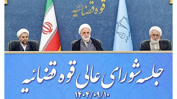 افرادی که انقلابی دوآتشه بودند اکنون مصرحات قانون اساسی را انکار می‌کنند/ همه ما کارگزاران نظام و مردم باید ملتزم به قانون اساسی باشیم