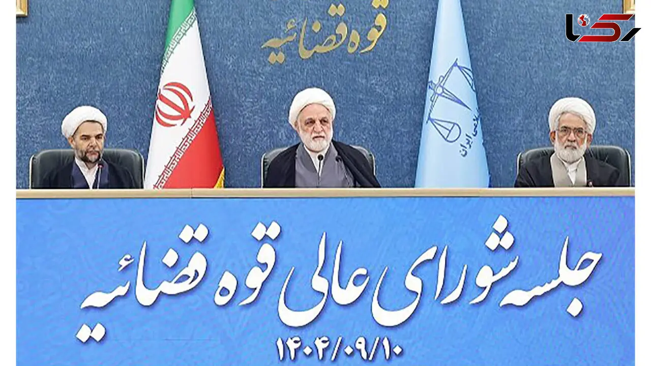 افرادی که انقلابی دوآتشه بودند اکنون مصرحات قانون اساسی را انکار می‌کنند/ همه ما کارگزاران نظام و مردم باید ملتزم به قانون اساسی باشیم