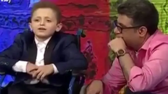 آواز باشکوه پسر معلول روی ویلچر / جوری با صدای گرم و مشتی خوند که رشیدپور مات و مبهوت شد!