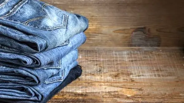 ممنوعیت پوشیدن شلوار جین