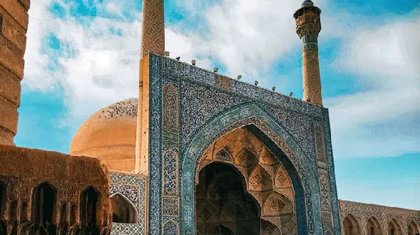 از جاده سیاهکل به دیلمان، در پاییز تا ضلغ غربی شاه نشین پل‌ خواجو