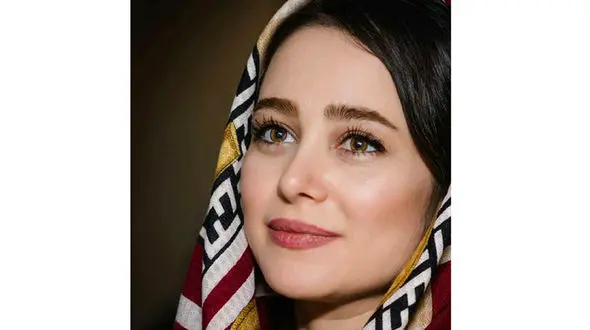 مادر الناز حبیبی سوئدی از آب درآمد / عکس جذاب مادر این بازیگر را ببینید!