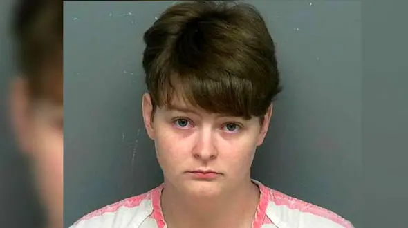 مجازات زندان برای مادری که دخترش را فروخت + عکس