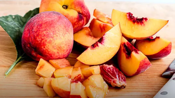 هلو به سلامت چشم کمک می کند