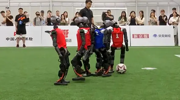 آمادگی ربات‌ های انسان‌ نمای چینی برای رقابت‌ های جهانی / فیلم