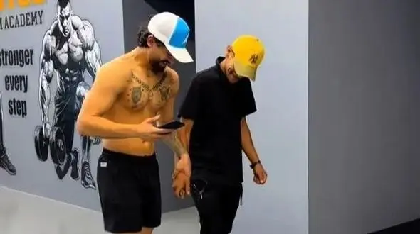 فیلم / آواز محلی؛ لری رقصیدن هرکولای باشگاه با آهنگی خارجی وقتی ارق داری با همچی میرقصی 