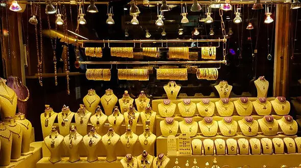 تخریب دیوار پشتی مغازه ای در کریمخان / سارقان با چه ترفندی 5 کیلو طلا و جواهر ربودند؟