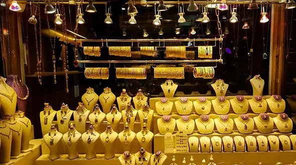 تخریب دیوار پشتی مغازه ای در کریمخان / سارقان با چه ترفندی 5 کیلو طلا و جواهر ربودند؟