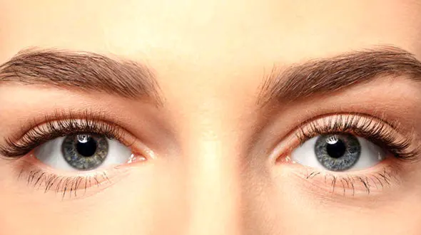 پریدن پلک چشم راست نشانه چیست؟ + باورهای خرافی و واقعیت های علمی