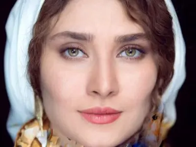 عکس ها / نگاهی به چیدمان محشر و فوق مدرن خانه شبیه کاخ ساناز سعیدی .../ از آشپزخانه حسرت برانگیز تا ....تابلوهایی که منحصر بفردند ....