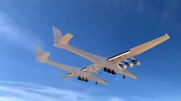 فیلم | لحظه پرواز بزرگترین هواپیمای جهان با یک محموله مرموز 