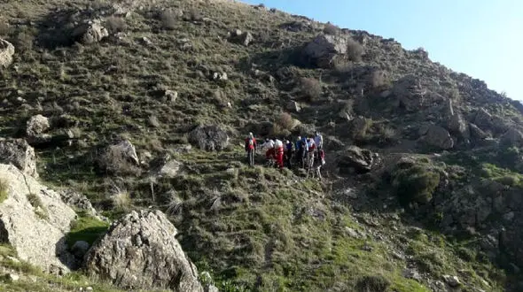 نجات کوهنورد خرم آبادی گرفتار در ارتفاعات مخملکوه