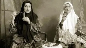 چرا در دوران مشروطه زنان ابروهای خود را لنگه به لنگه رنگ می‌ کردند؟