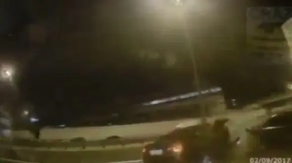 تصادف سه خودرو به دلیل تغییر مسیر ناگهانی + فیلم