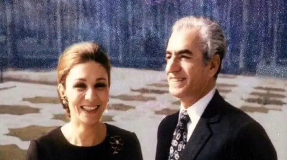 سفر به ایام قدیم سال 1357 / شاه و فرح با فرار از ایران  رفتن مراکش و داخل یک کاخ قد می زنن !+ عکس
