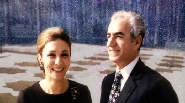 سفر به ایام قدیم سال 1357 / شاه و فرح با فرار از ایران  رفتن مراکش و داخل یک کاخ قد می زنن !+ عکس