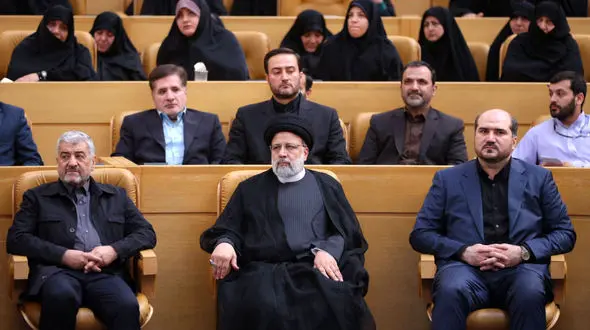 برخی از خصوصی سازی ها در کشورغلط بود / دولت باید از تصدی گری خود بکاهد