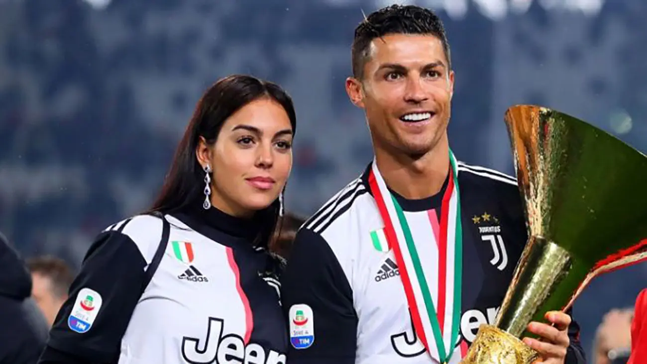 اولین عکس العمل نامزد رونالدو به قرارداد جنجالی او !