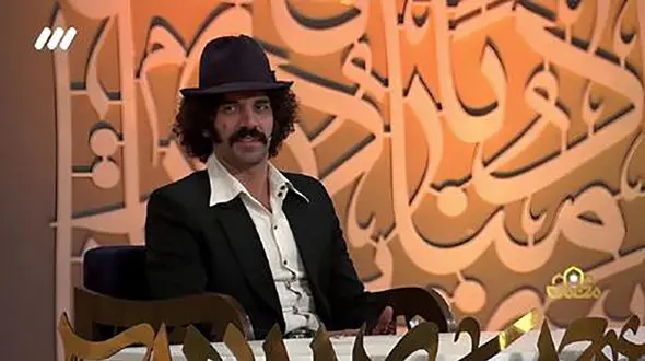 تیپ متفاوت یک قاری قرآن در برنامه تلویزیون + فیلم